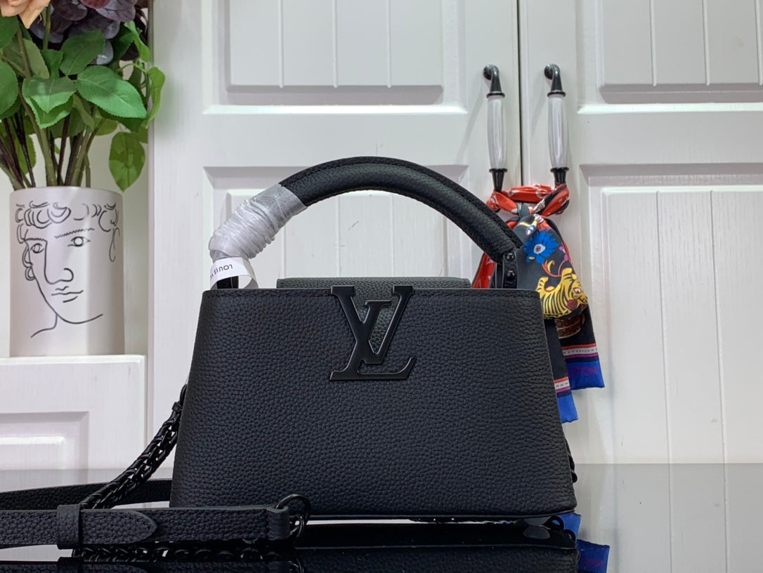 ＬＳ ＶＴＴＯＮ CAPUCINES EAST WEST MINI