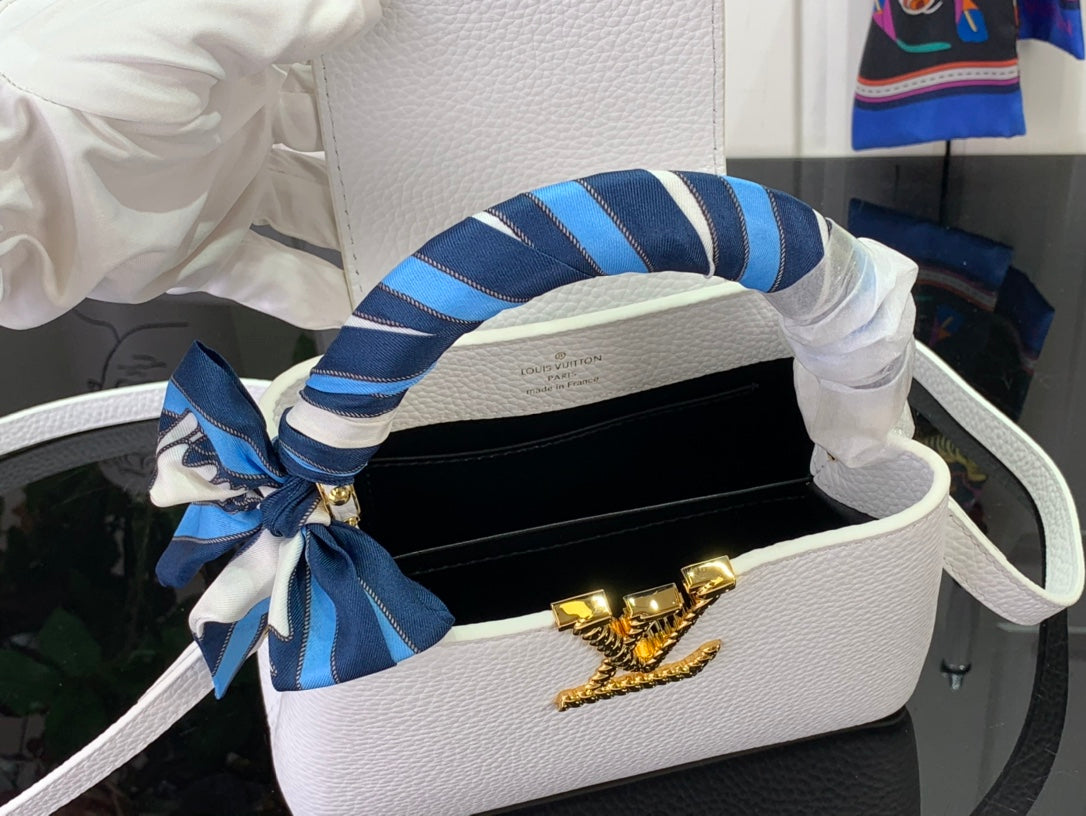 ＬＳ ＶＴＴＯＮ CAPUCINES BB BAG BLACK/WHITE