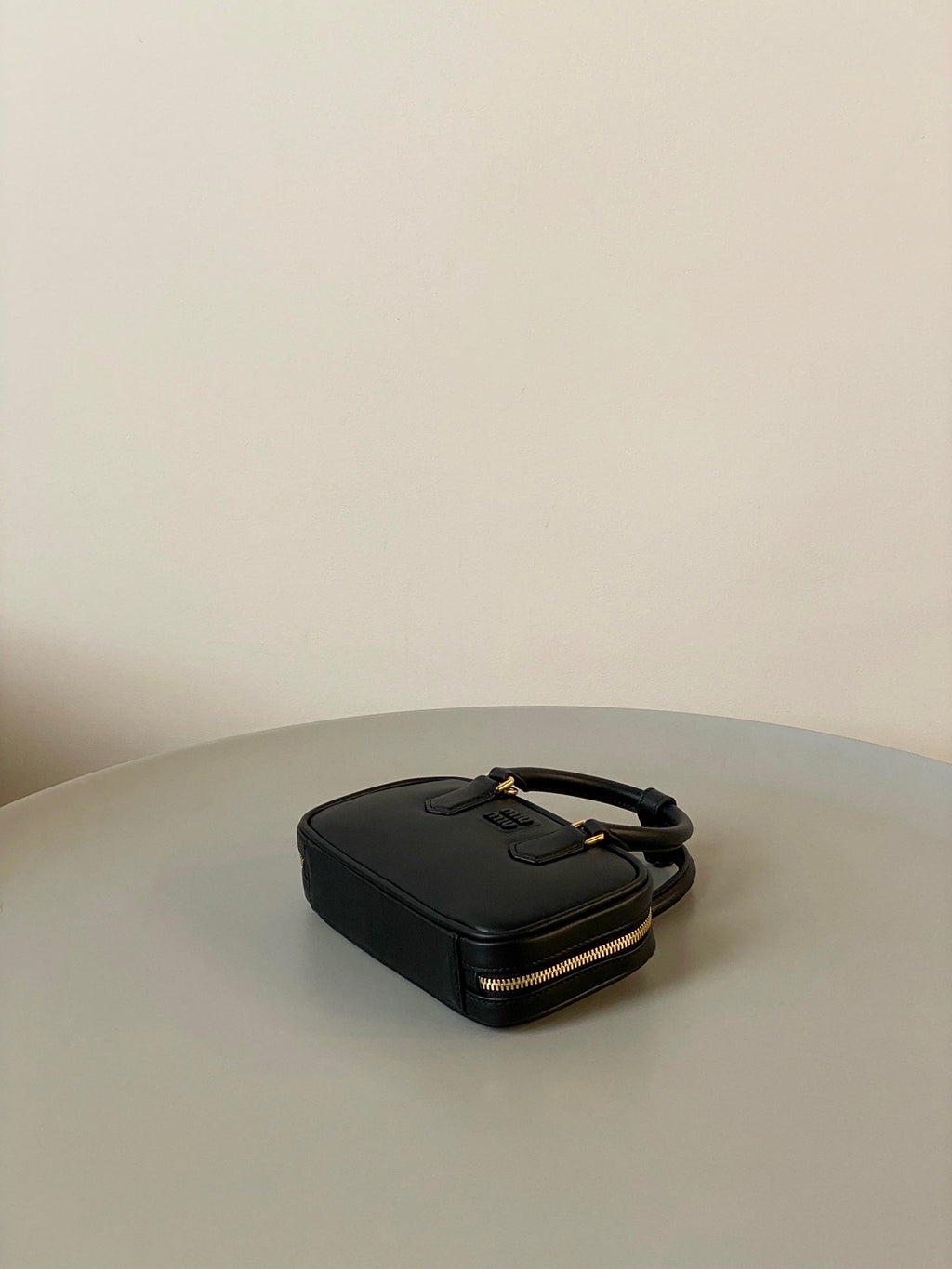 ＭＩ ＭＵ ARCADIE LEATHER MINI-BAG BLACK