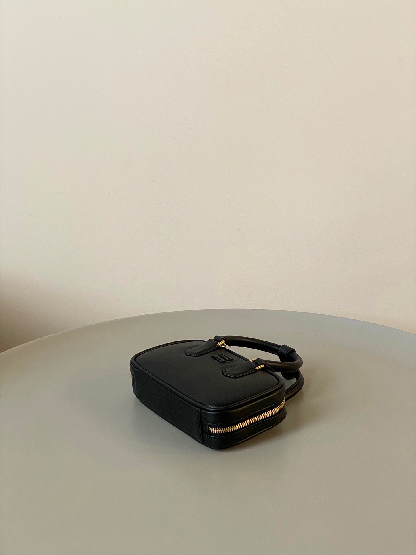 ＭＩ ＭＵ ARCADIE LEATHER MINI-BAG BLACK
