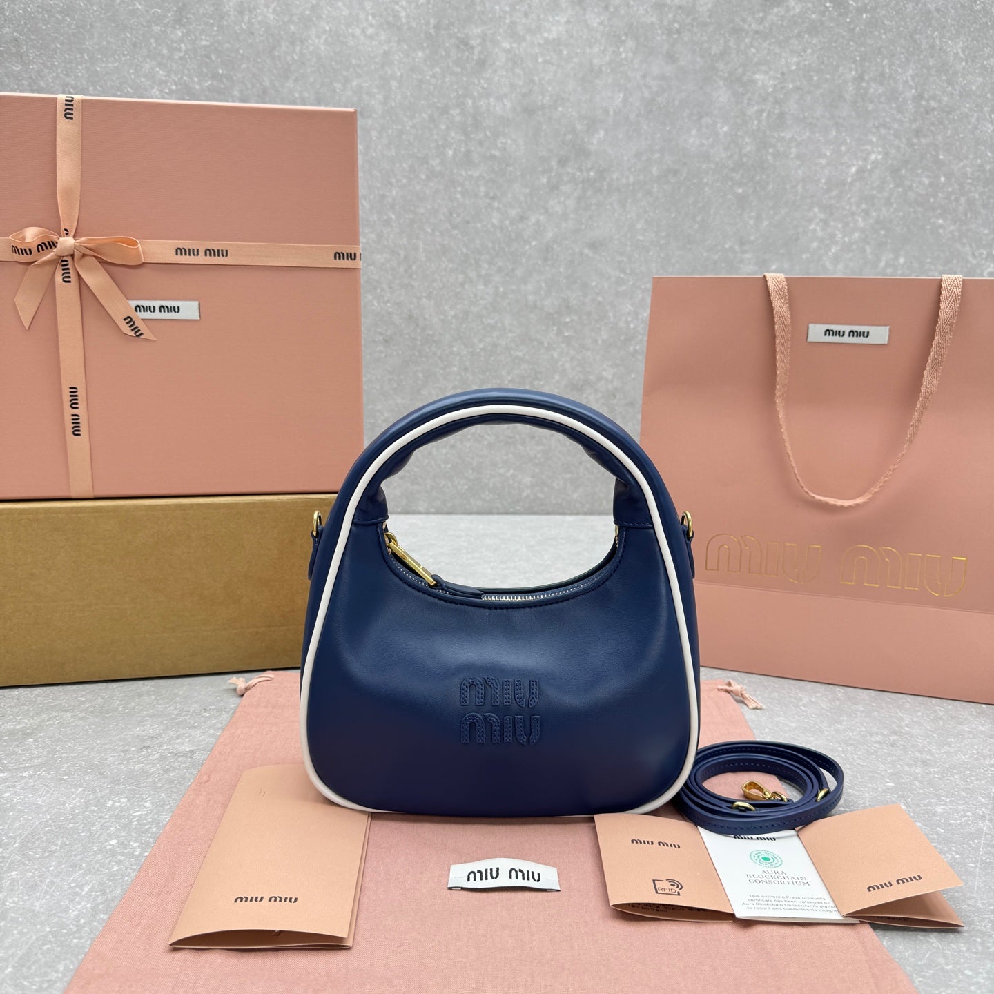 ＭＩ ＭＵ MATELASSÉ LEATHER CROSSBODY BAG NAVY