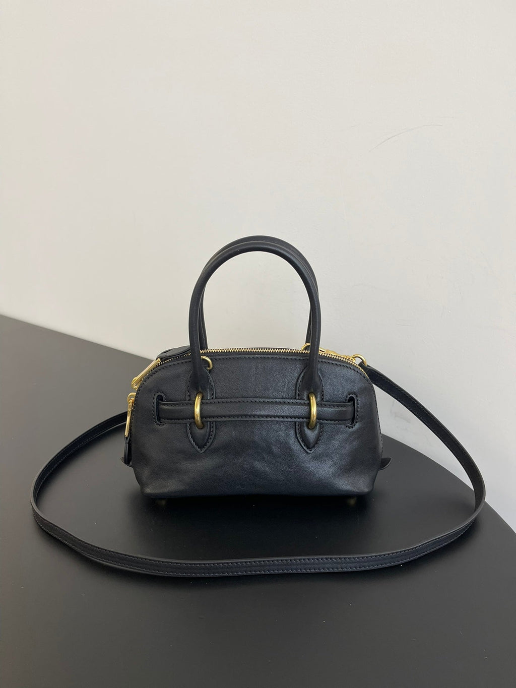 ＭＩ ＭＵ AVENTURE MINI NAPPA LEATHER BAG BLACK