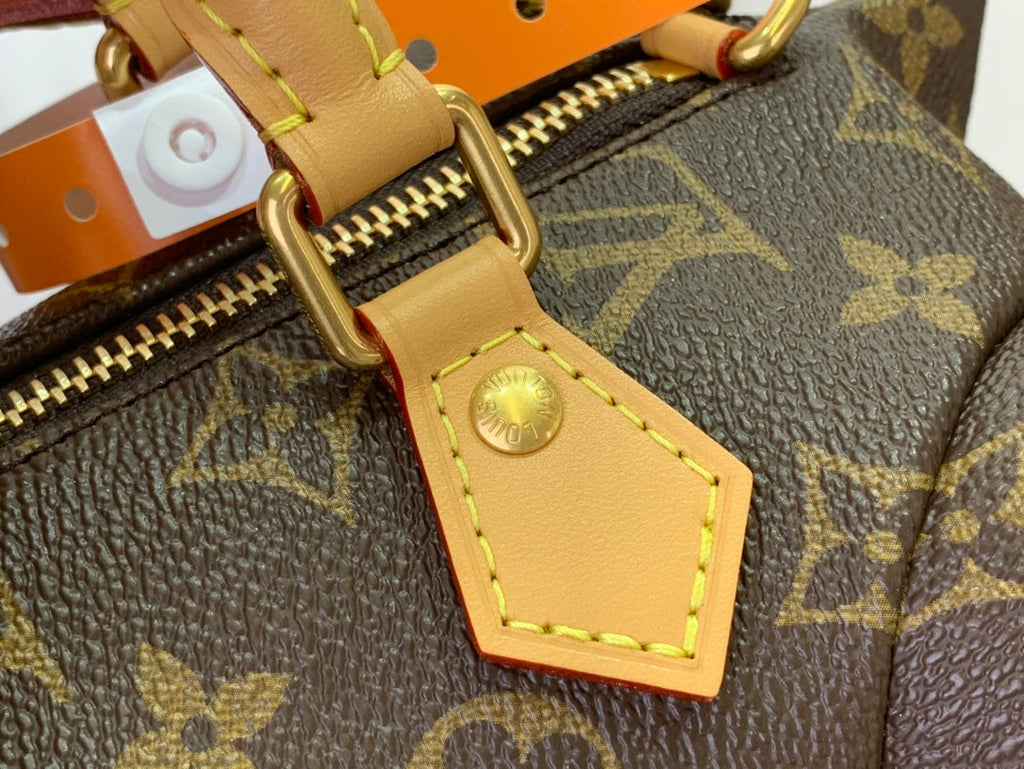 ＬＳ ＶＴＴＯＮ POOCH BAG MONOGRAM