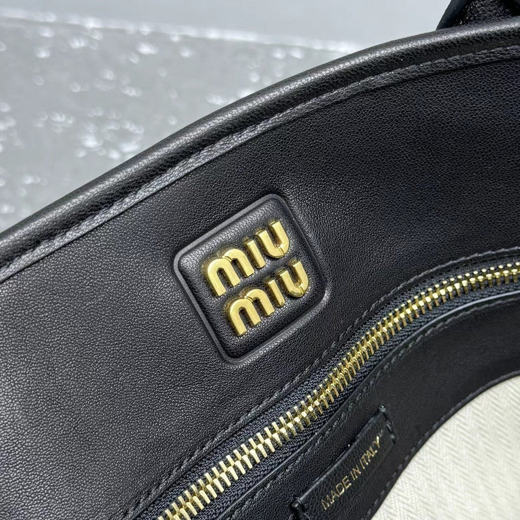 ＭＩ ＭＵ AVENTURE NAPPA LEATHER BAG MEDIUM  BLACK