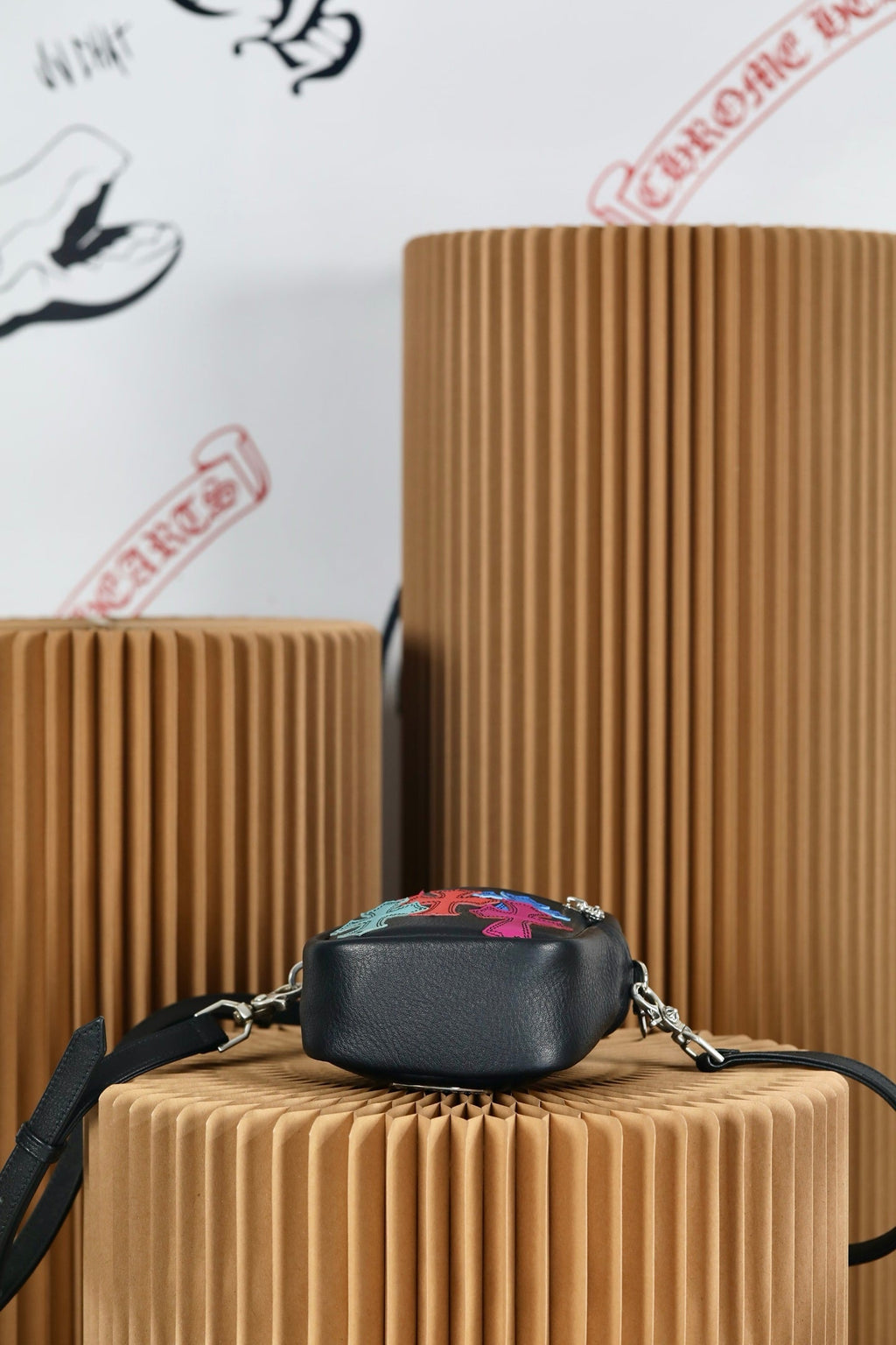 ＣＨＲＭ ＨＲＴＳ MULTICOLOR CROSS PATCH TAKA MINI BAG BLACK