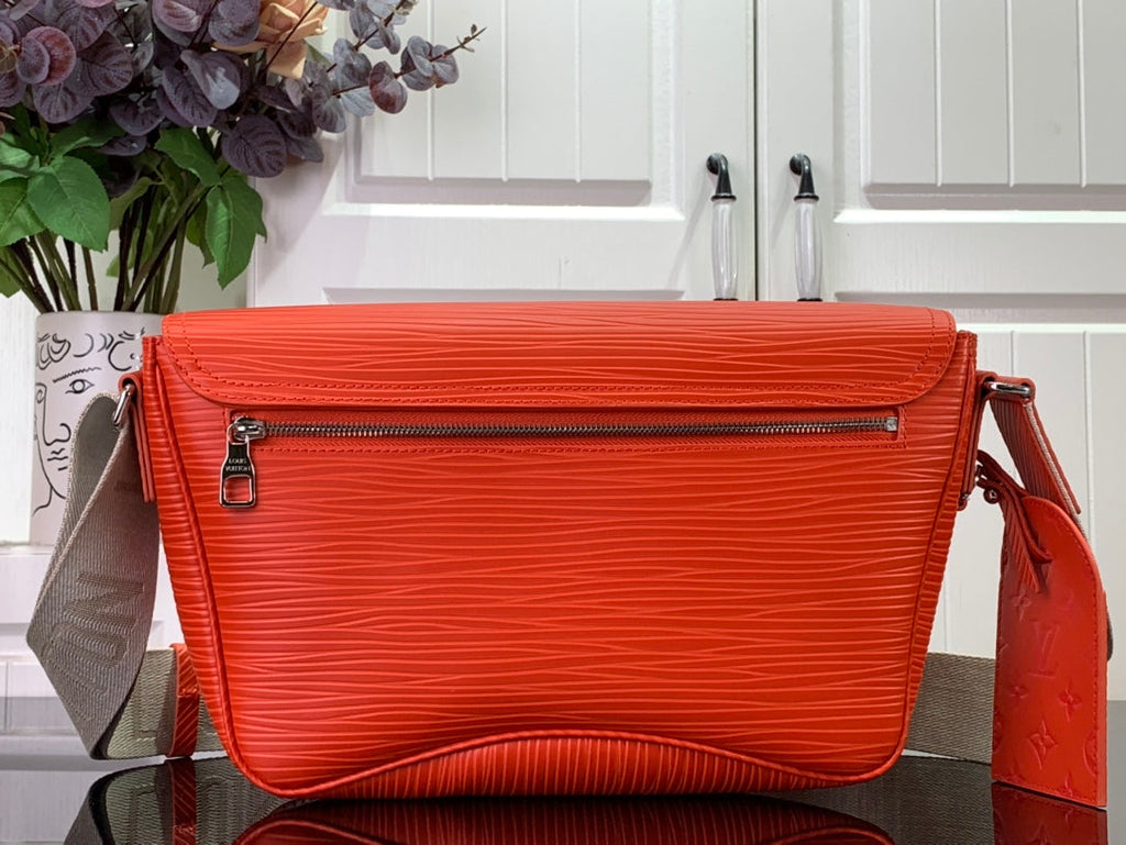 ＬＳ ＶＴＴＯＮ MONTSOURIS MESSENGER RED