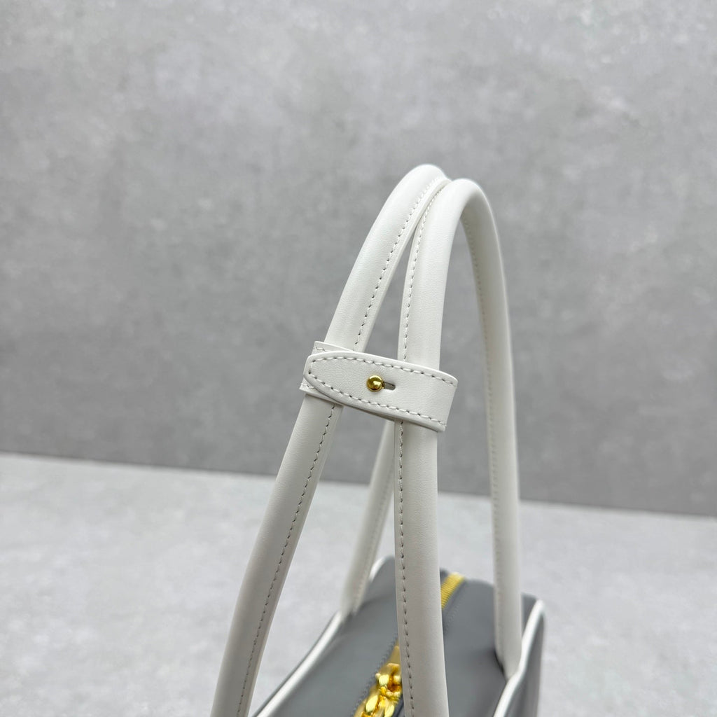 ＭＩ ＭＵ MATELASSÉ NAPPA LEATHER BAG GREY