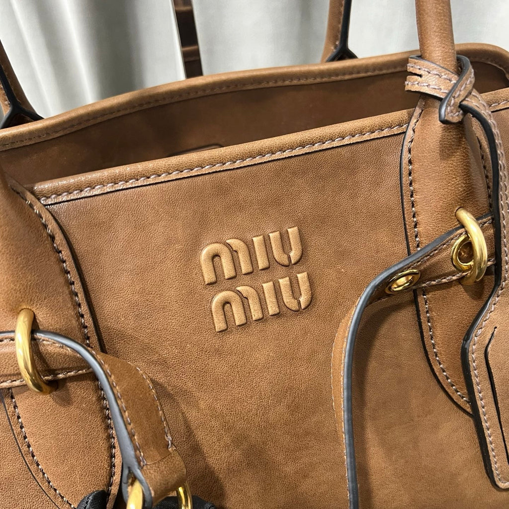 ＭＩ ＭＵ AVENTURE NAPPA LEATHER BAG OAK LARGE