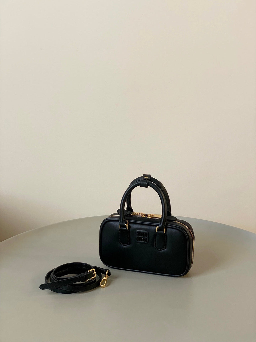 ＭＩ ＭＵ ARCADIE LEATHER MINI-BAG BLACK
