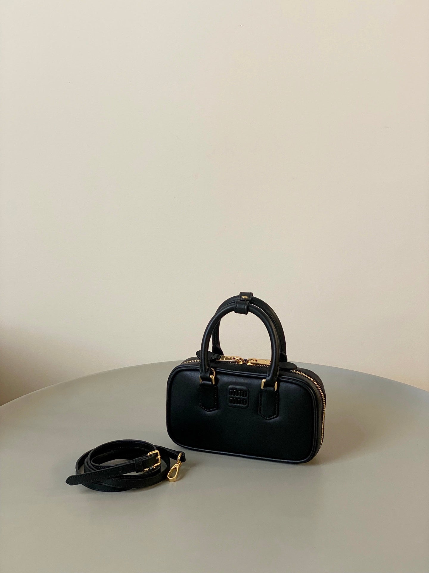 ＭＩ ＭＵ ARCADIE LEATHER MINI-BAG BLACK