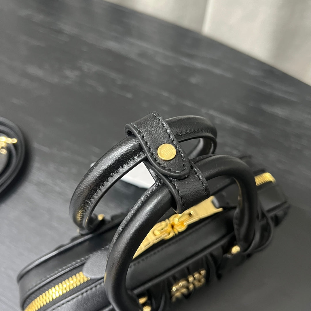 ＭＩ ＭＵ ARCADIE MATELASSÉ NAPPA LEATHER BAG BLACK