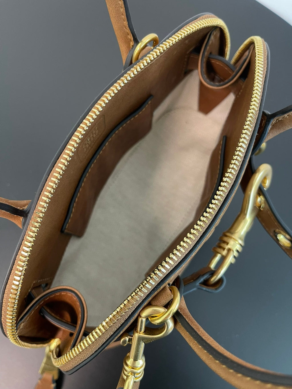 ＭＩ ＭＵ AVENTURE MINI NAPPA LEATHER BAG OAK