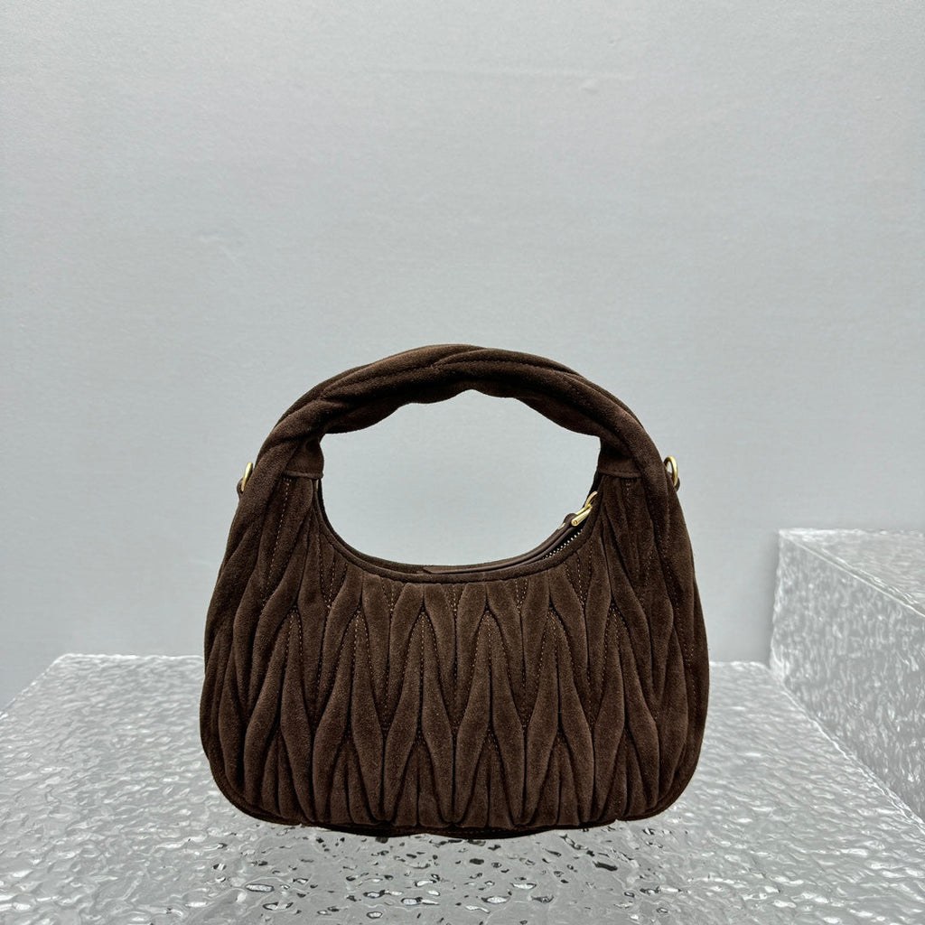 ＭＩ ＭＵ WANDER MATELASSÉ SUEDE HOBO BAG