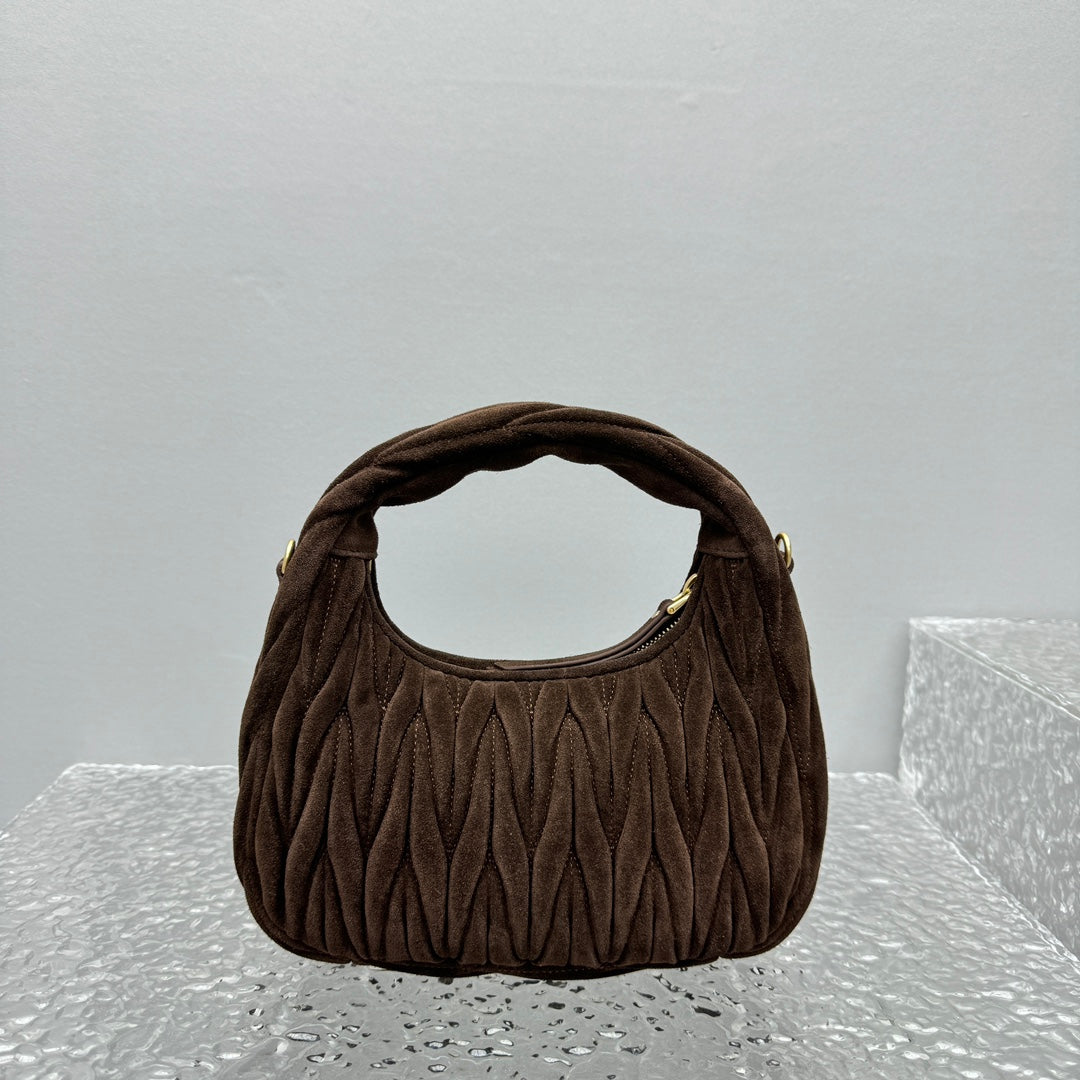 ＭＩ ＭＵ WANDER MATELASSÉ SUEDE HOBO BAG