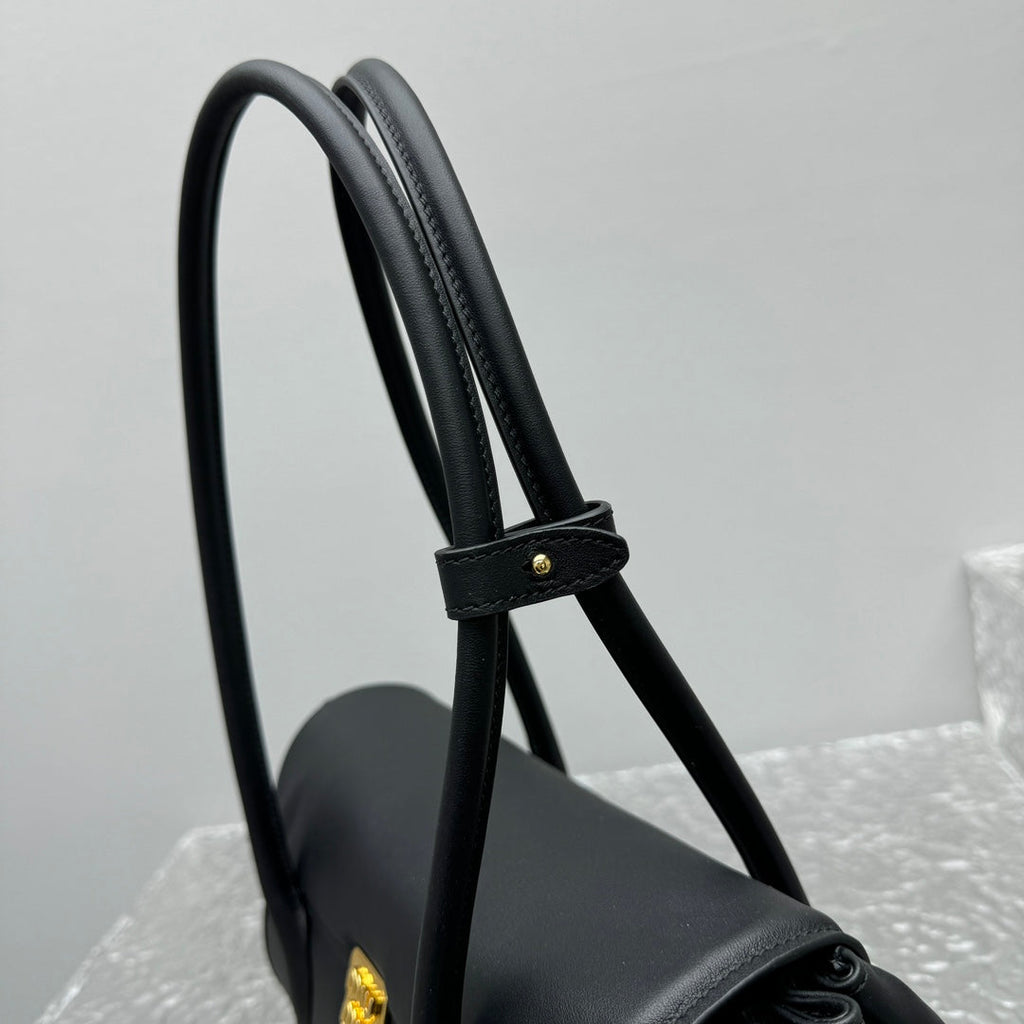 ＭＩ ＭＵ  LEATHER SHOULDER BAG BLACK