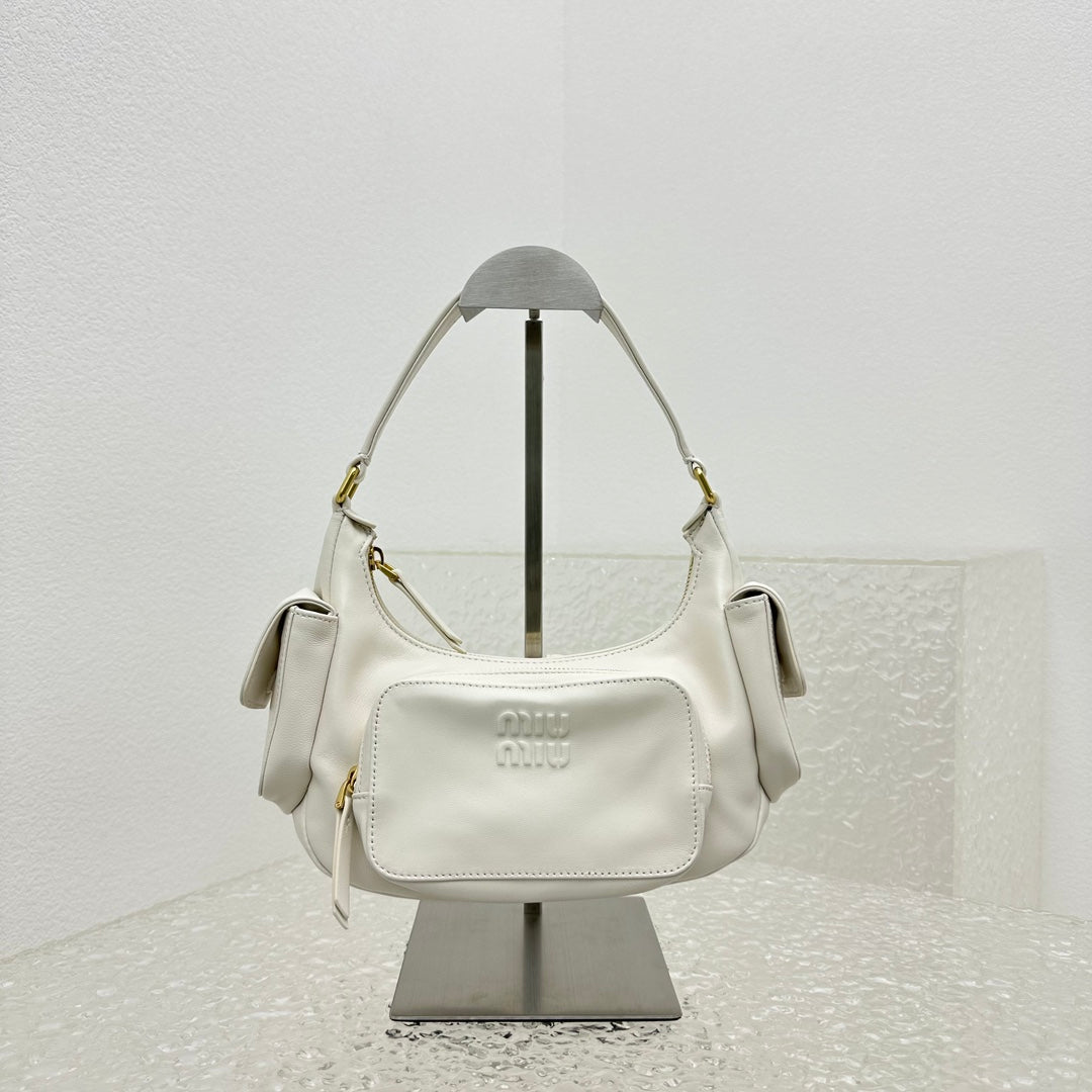 ＭＩ ＭＵ NAPPA LEATHER POCKET BAG CHALK WHITE