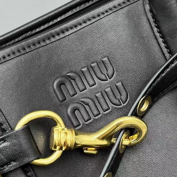 ＭＩ ＭＵ AVENTURE NAPPA LEATHER BAG MEDIUM  BLACK