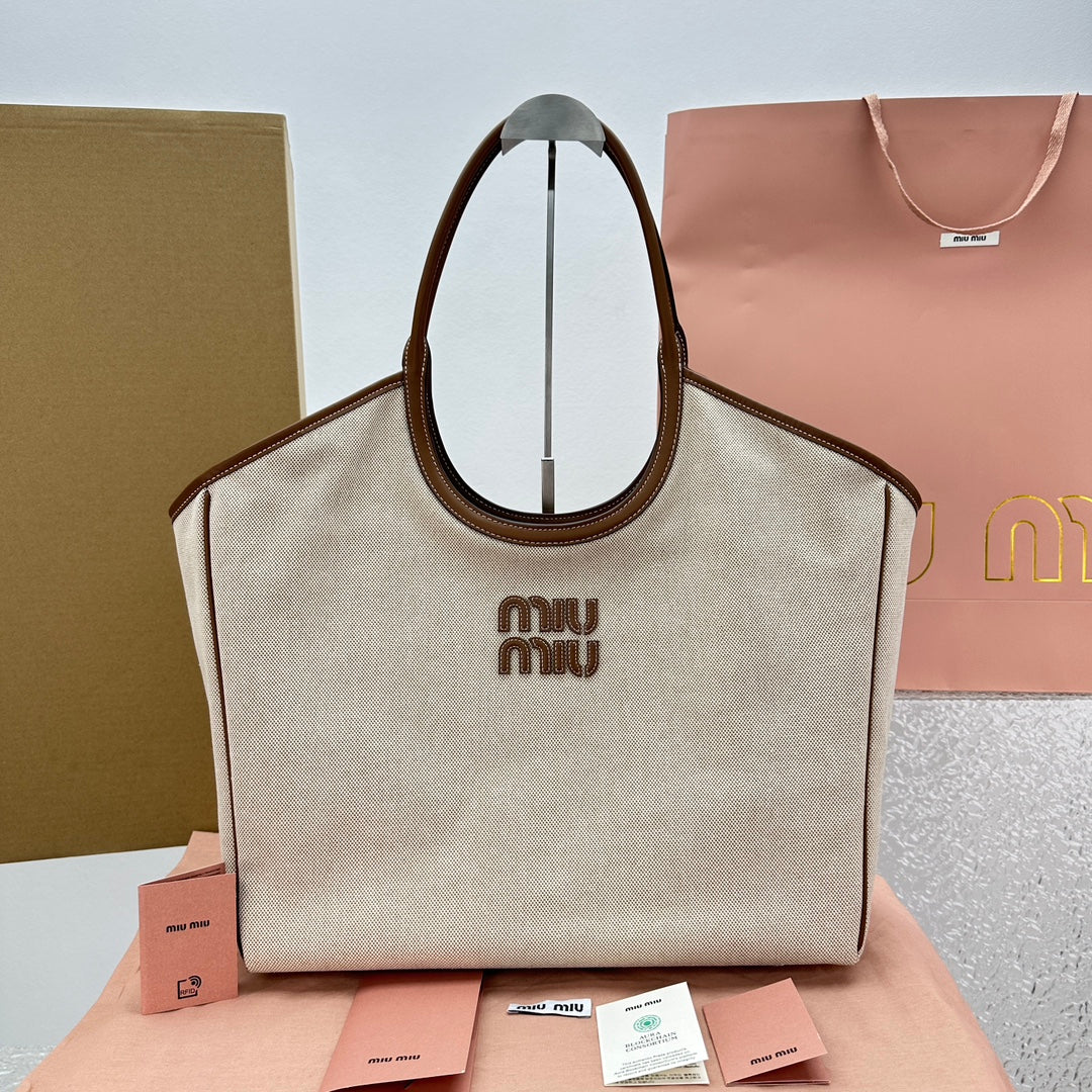 ＭＩ ＭＵ  IVY CANVAS AND LEATHER TOTE BAG BEIGE/BRANDY