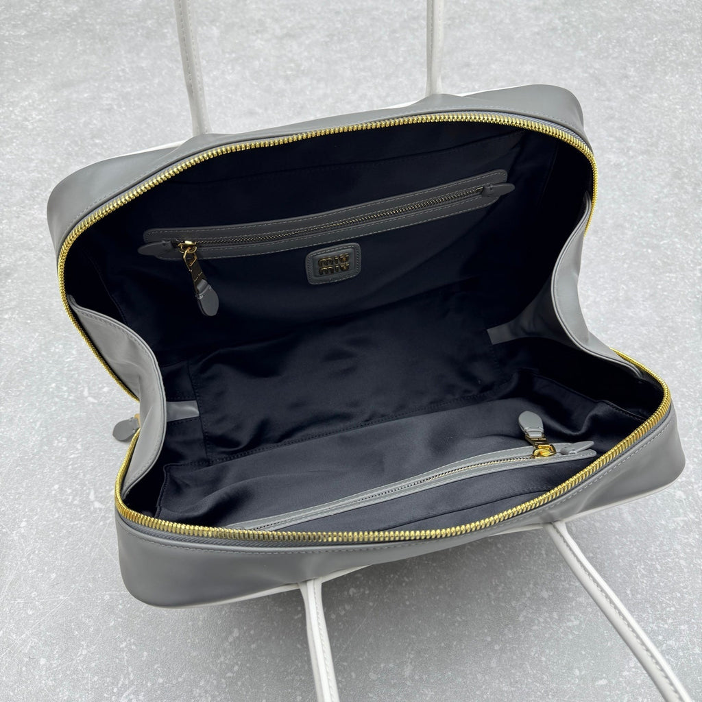 ＭＩ ＭＵ MATELASSÉ NAPPA LEATHER BAG GREY