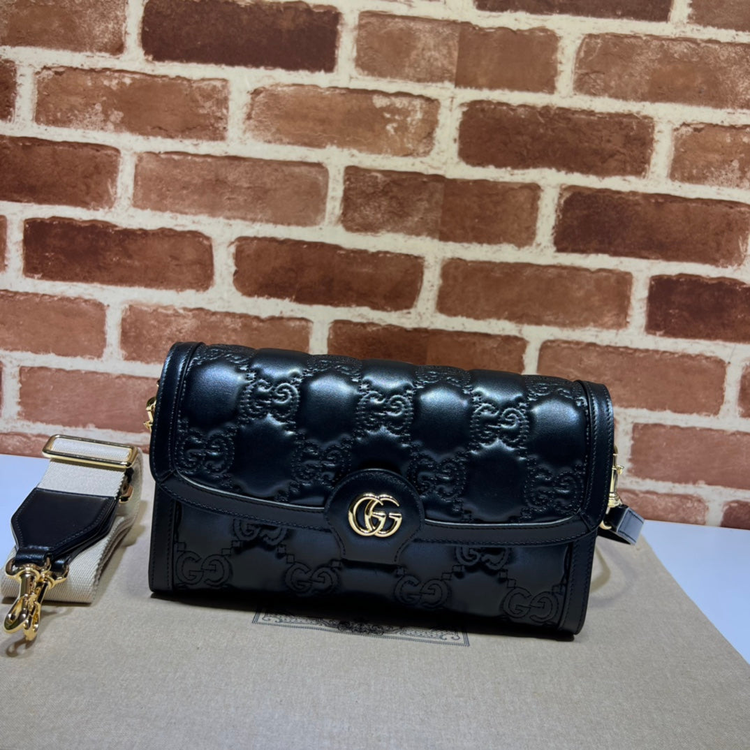 ＧＣＣＩGG MATELASSE BAG BLACK