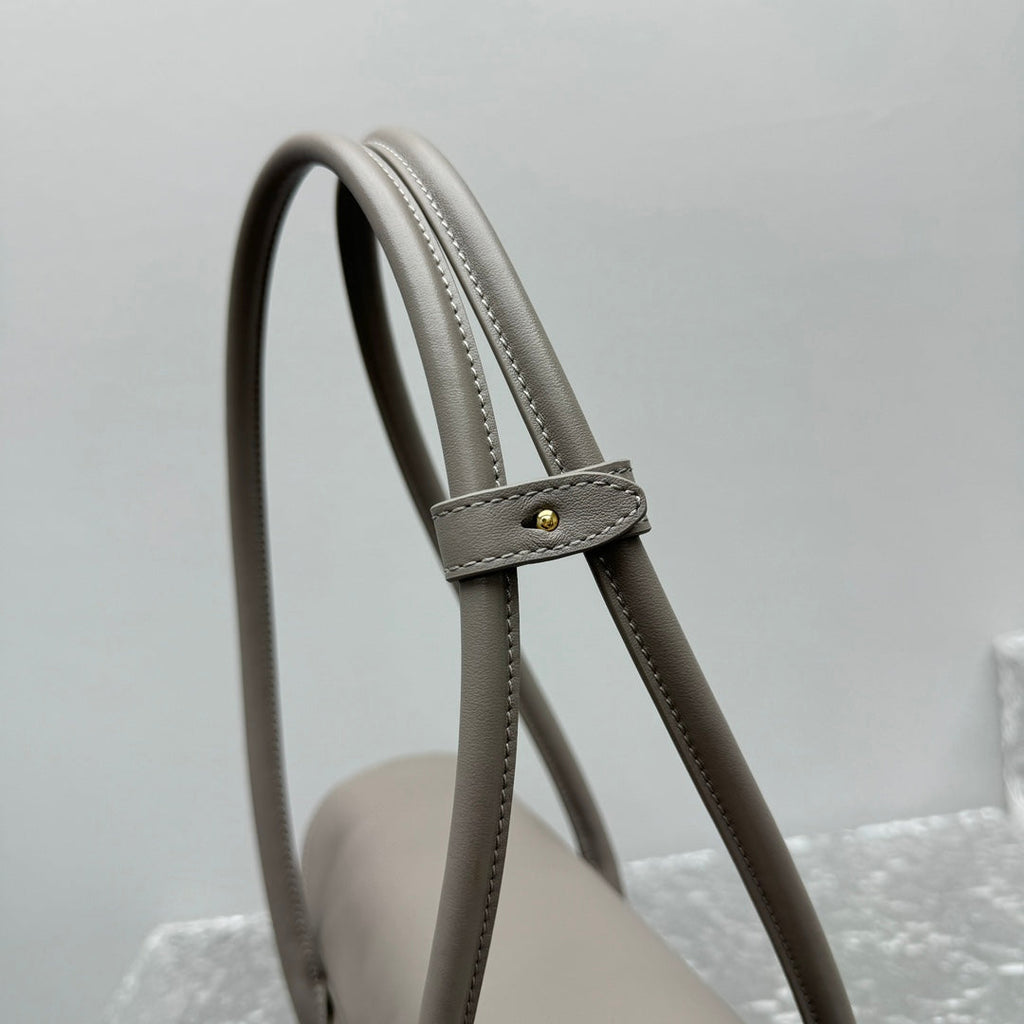 ＭＩ ＭＵ  LEATHER SHOULDER BAG CLAY GREY
