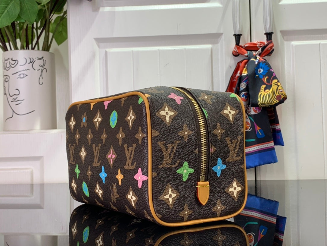 ＬＳ ＶＴＴＯＮ LOCKER DOPP KIT