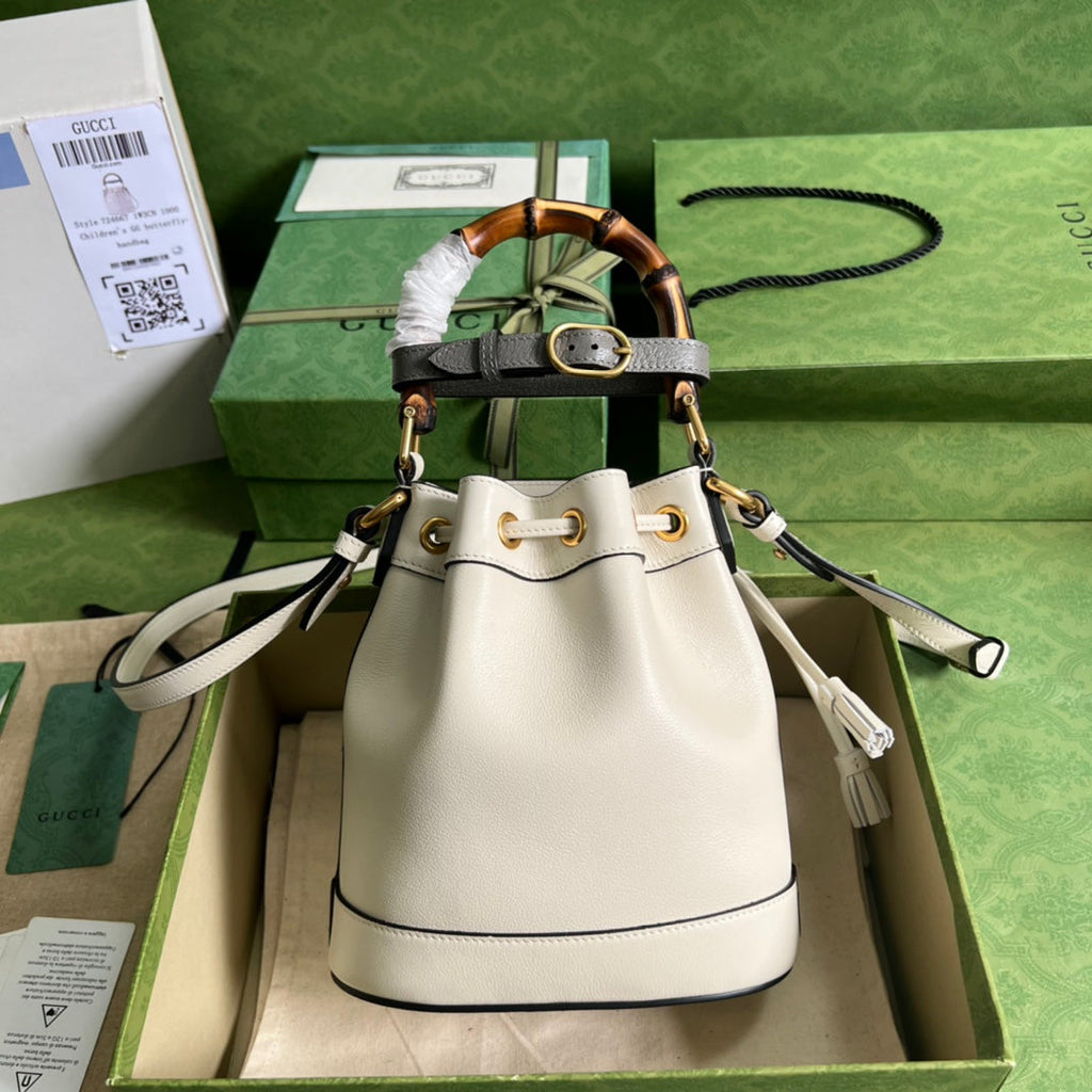 ＧＣＣＩDIANA MINI BUCKET BAG WHITE