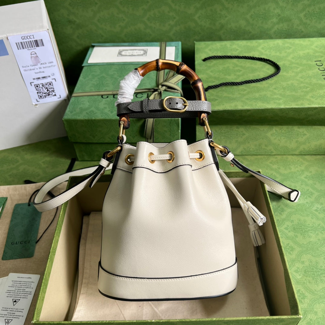 ＧＣＣＩDIANA MINI BUCKET BAG WHITE