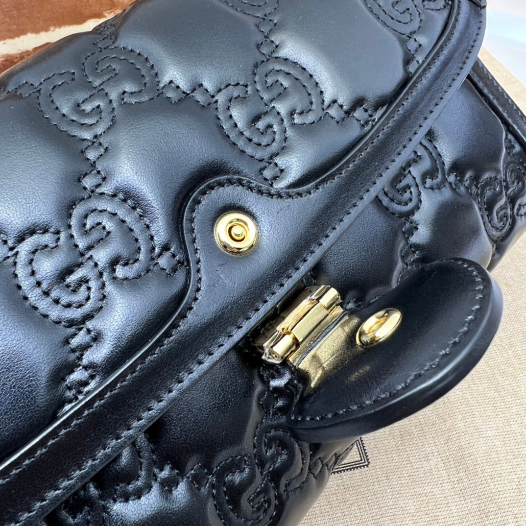 ＧＣＣＩGG MATELASSE BAG BLACK