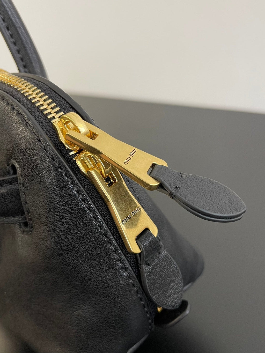 ＭＩ ＭＵ AVENTURE MINI NAPPA LEATHER BAG BLACK
