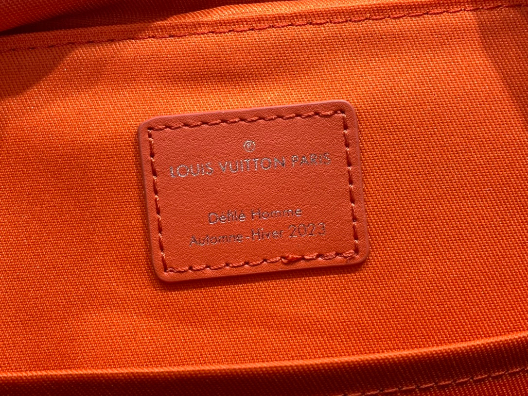 ＬＳ ＶＴＴＯＮ MONTSOURIS BACKPACK RED