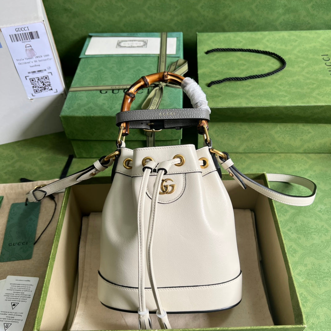 ＧＣＣＩDIANA MINI BUCKET BAG WHITE