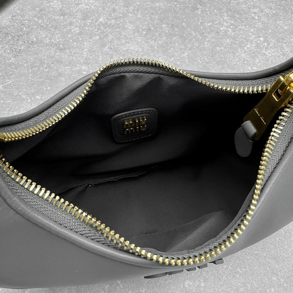 ＭＩ ＭＵ MATELASSÉ LEATHER CROSSBODY BAG GRAY