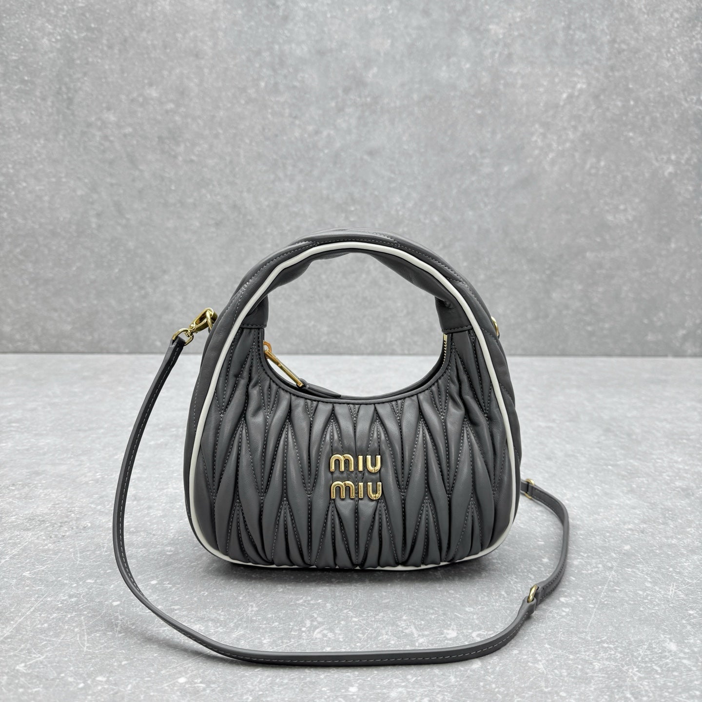 ＭＩ ＭＵ MATELASSÉ NAPPA LEATHER TOP HANDLE BAG GREY