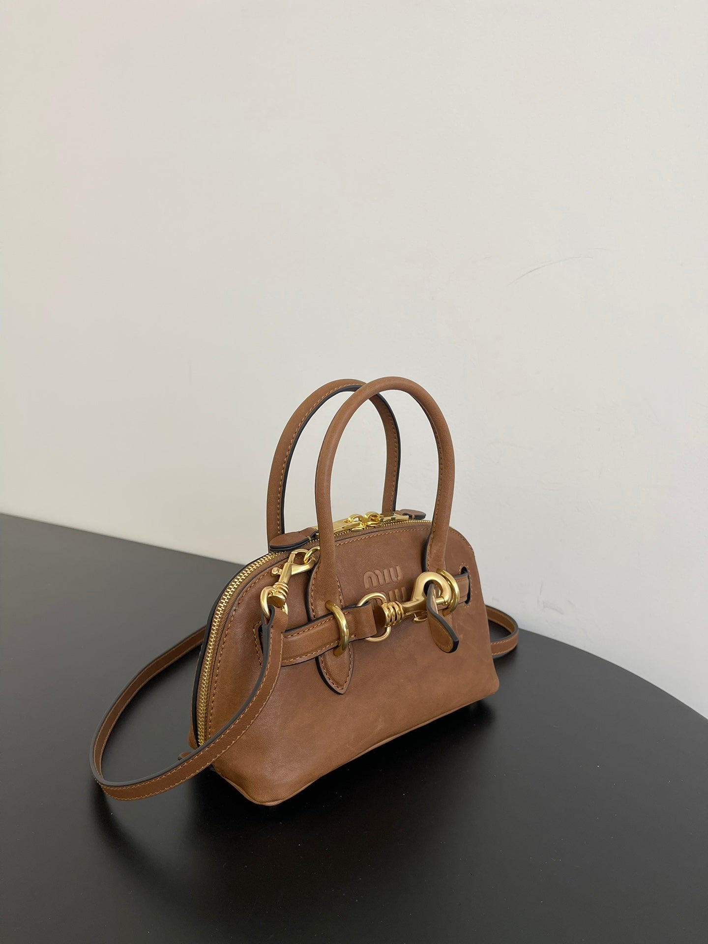 ＭＩ ＭＵ AVENTURE MINI NAPPA LEATHER BAG OAK