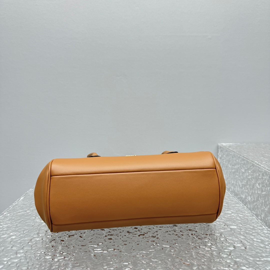 ＭＩ ＭＵ  LEATHER SHOULDER BAG COGNAC
