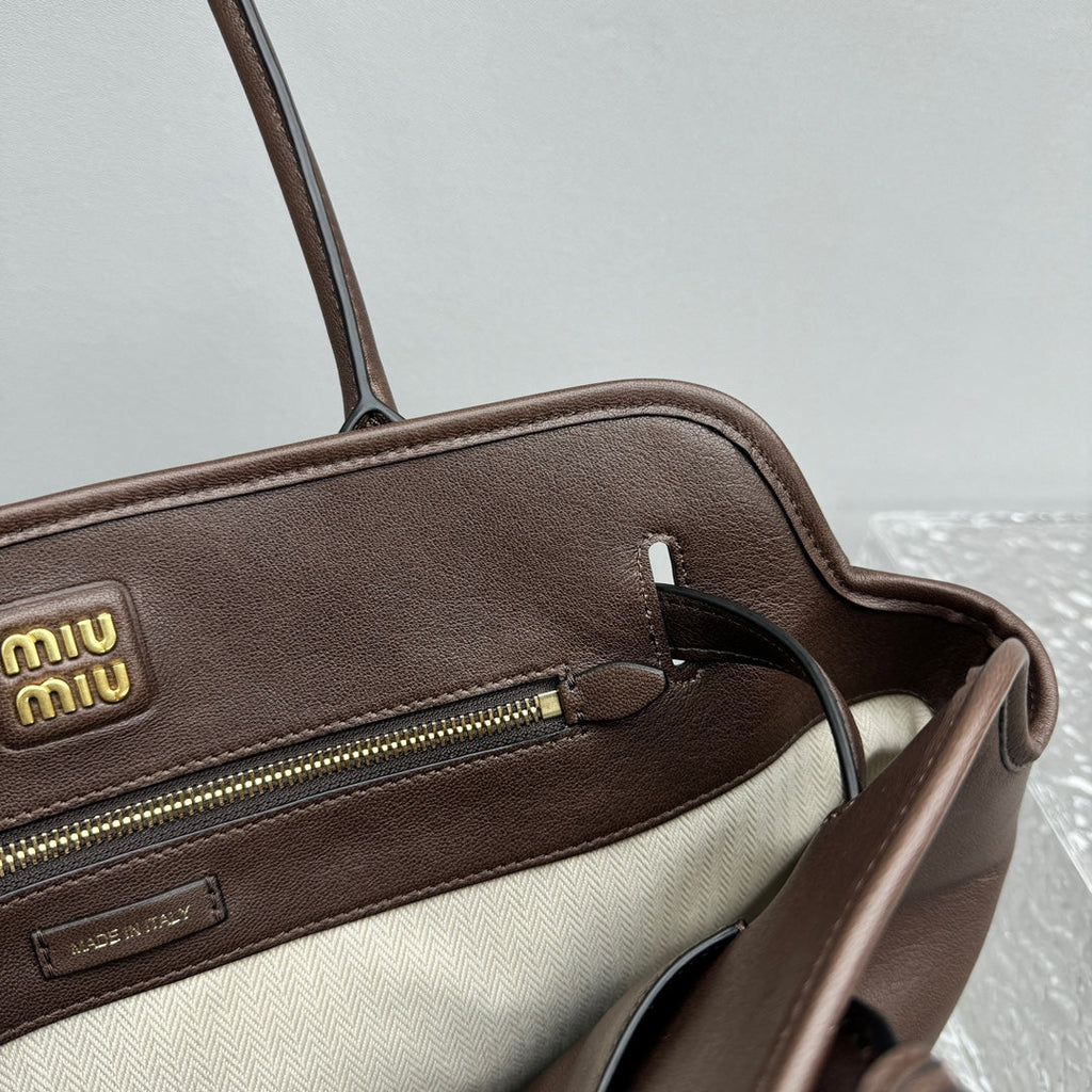 ＭＩ ＭＵ AVENTURE NAPPA LEATHER BAG MEDIUM BRIARWOOD