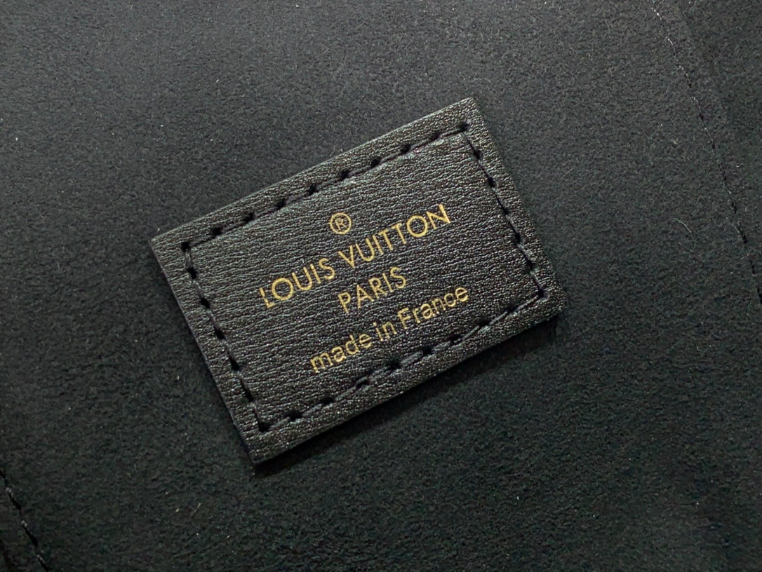 ＬＳ ＶＴＴＯＮ VANITY CHAIN POUCH BRONZE/BLACK