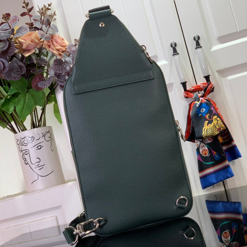 ＬＳ ＶＴＴＯＮ AVENUE SLING BAG