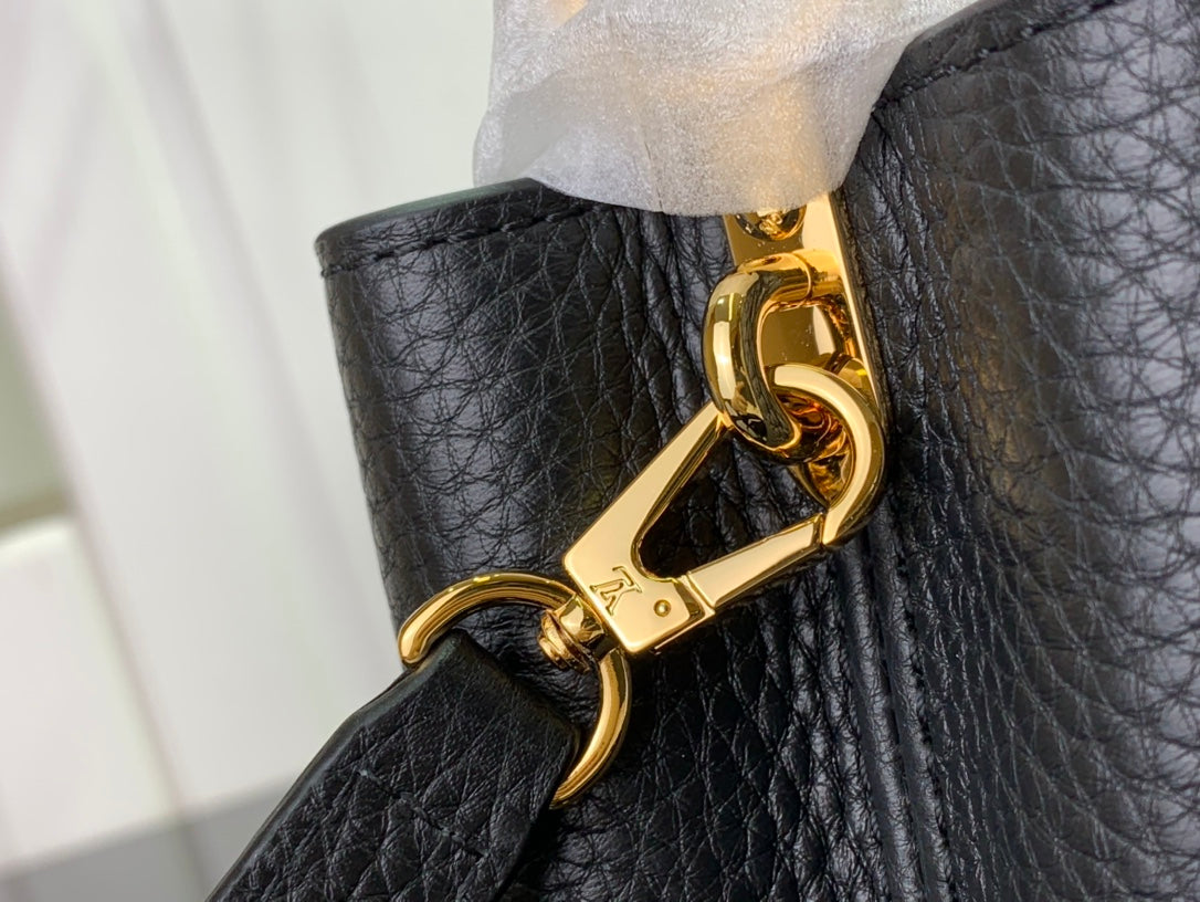 ＬＳ ＶＴＴＯＮ CAPUCINES BB BAG BLACK/WHITE