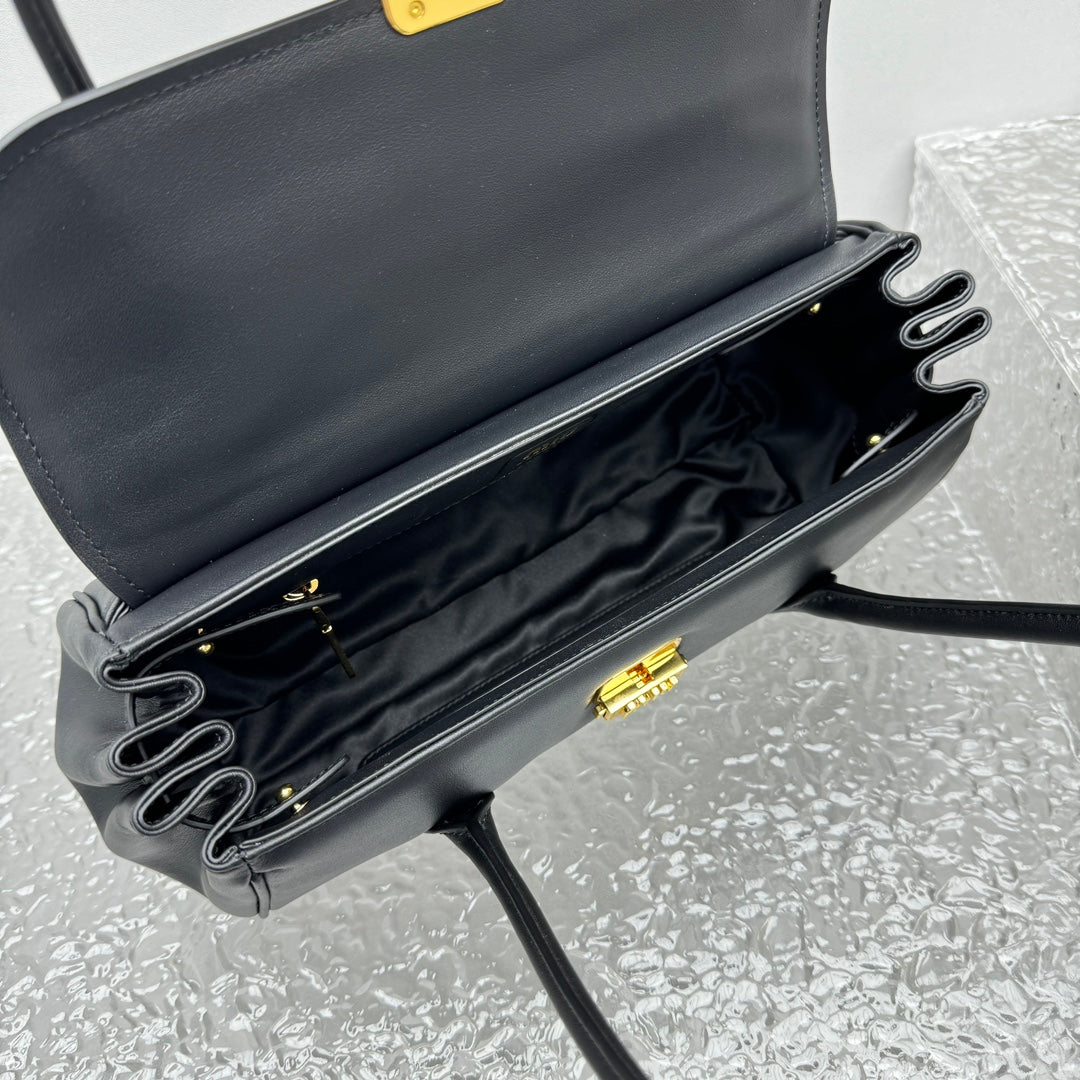 ＭＩ ＭＵ  LEATHER SHOULDER BAG BLACK