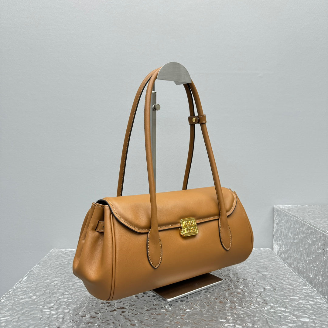ＭＩ ＭＵ  LEATHER SHOULDER BAG COGNAC