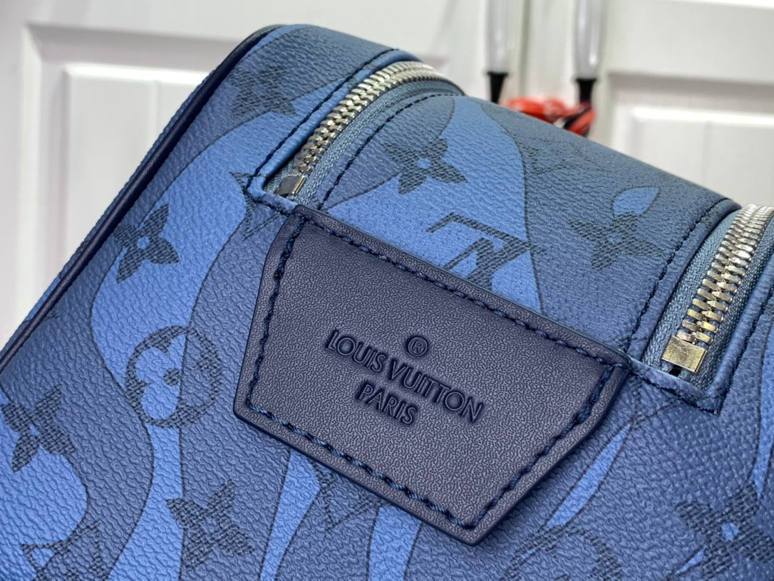 ＬＳ ＶＴＴＯＮ DOPP KIT TOILETRY BAG NAVY