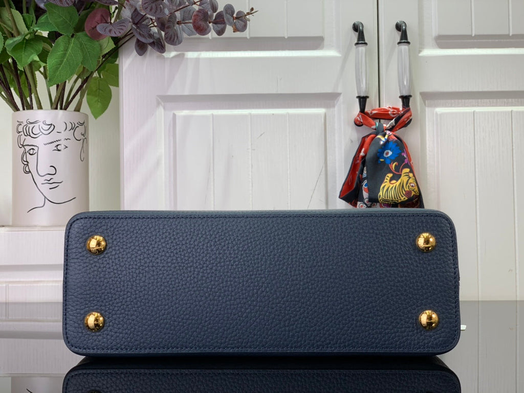 ＬＳ ＶＴＴＯＮ CAPUCINES MM BAG