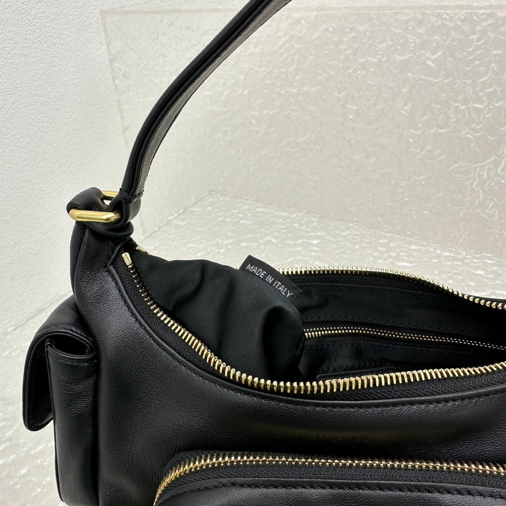 ＭＩ ＭＵ NAPPA LEATHER POCKET BAG BLACK