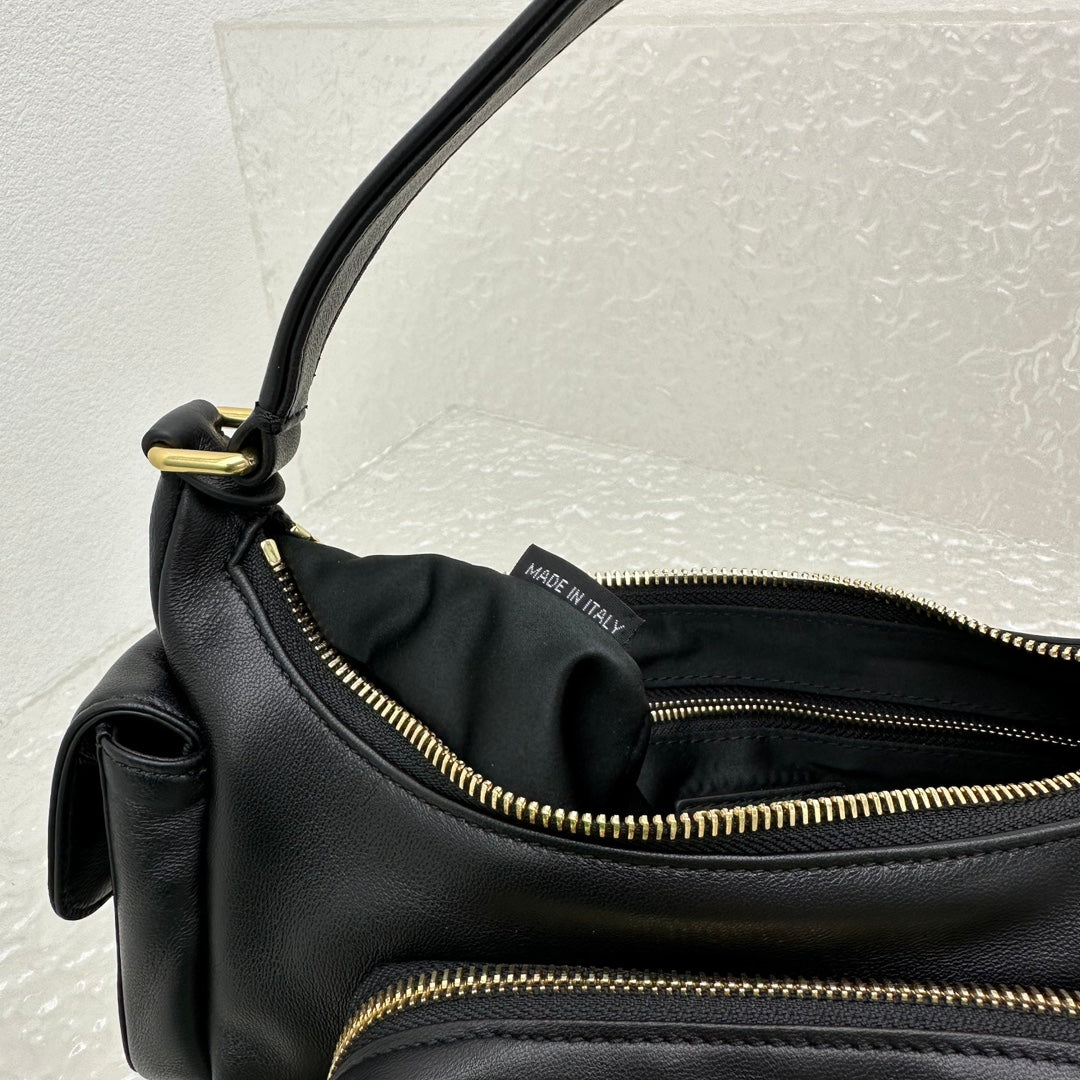 ＭＩ ＭＵ NAPPA LEATHER POCKET BAG BLACK