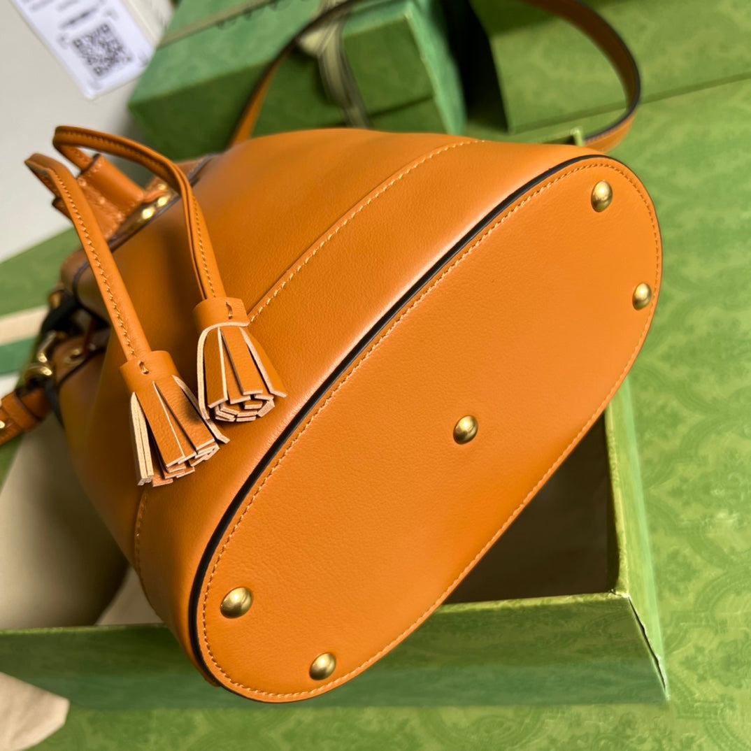 ＧＣＣＩDIANA MINI BUCKET BAG COGNAC