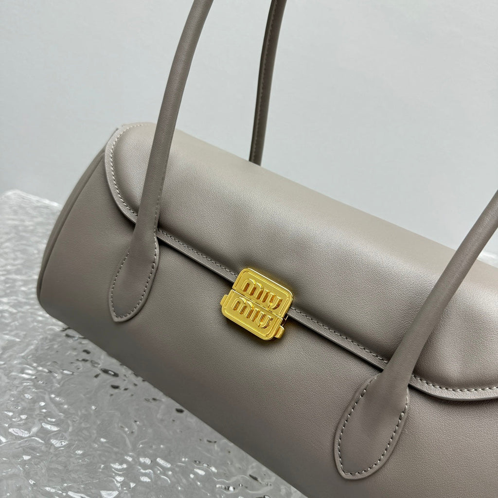 ＭＩ ＭＵ  LEATHER SHOULDER BAG CLAY GREY