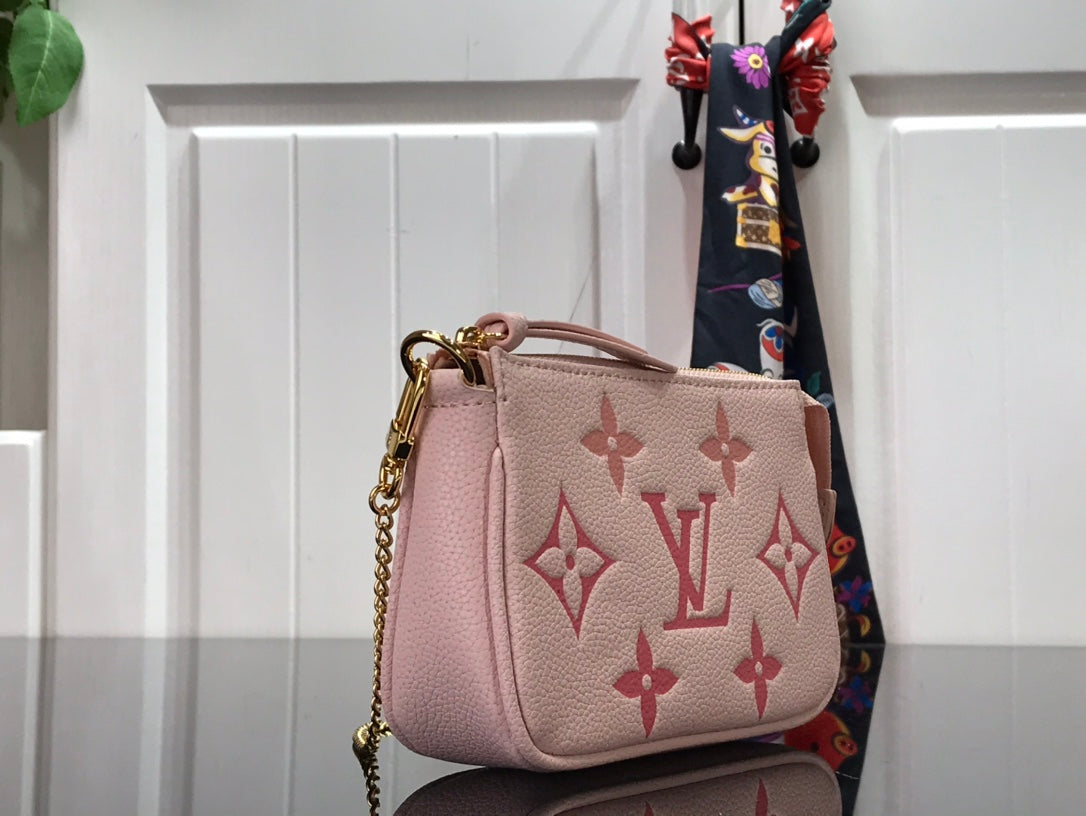 ＬＳ ＶＴＴＯＮ MINI POCHETTE ACCESSOIRES