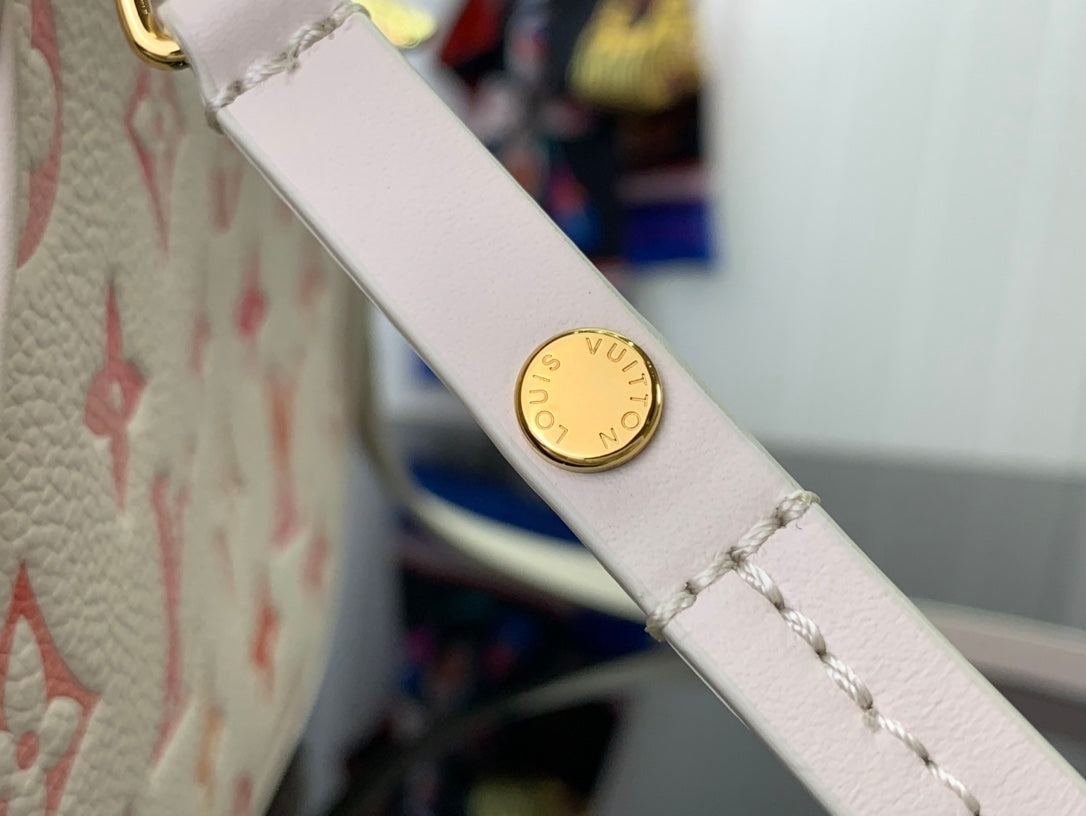 ＬＳ ＶＴＴＯＮ EASY POUCH ON STRAP